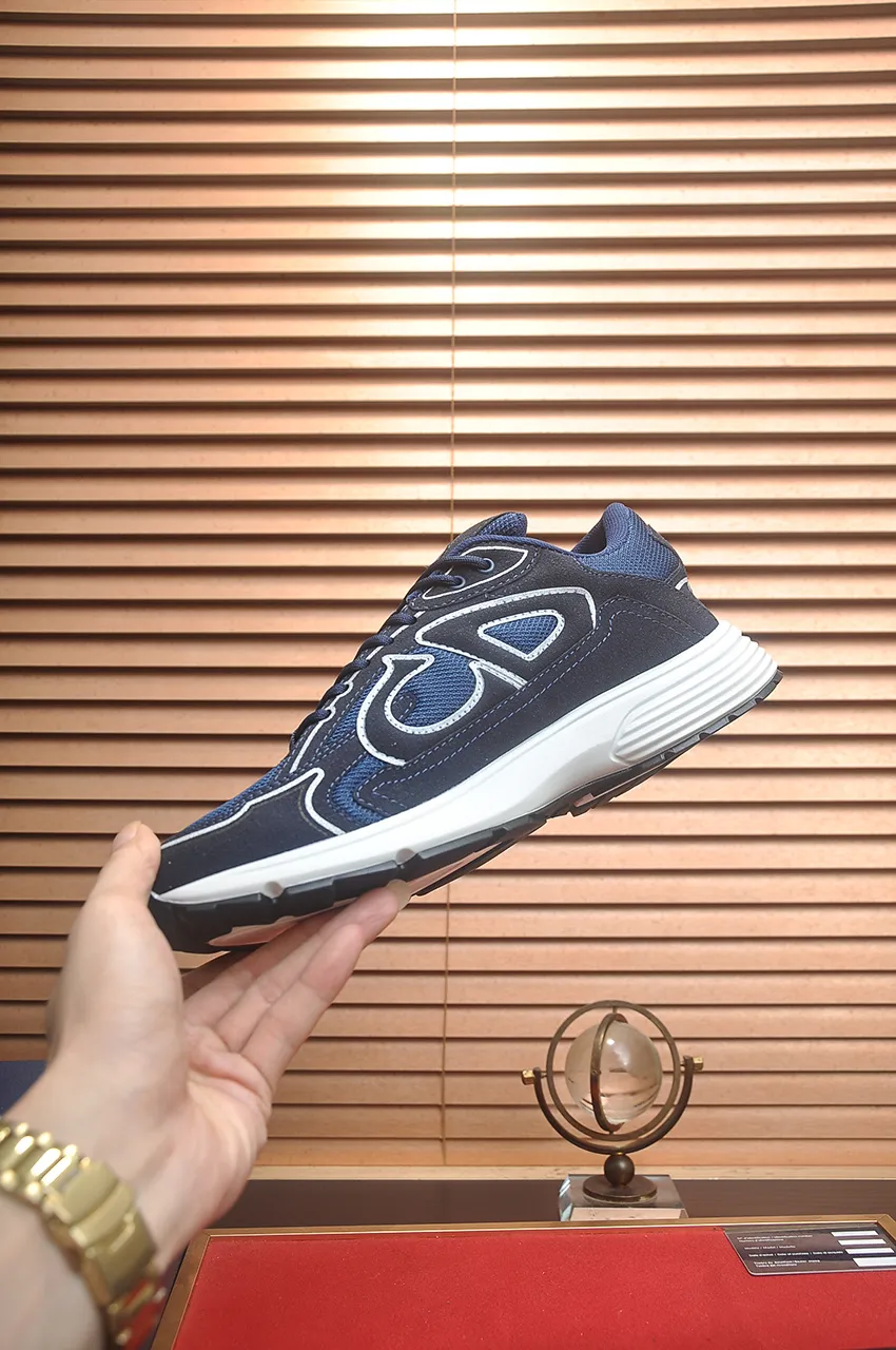 Men's men's shoes 💰: 500💶 (top original order) Brand: Dior (Dior) Standard code: Men's code 38-44 (45 customized) Grade: Same as the official website Material: Top original cowhide spliced ​​together Original wear-resistant and lightweight outsole Style category: Fashionable casual shoes Distinguished luxury brand elements top luxury Color: Actual picture color